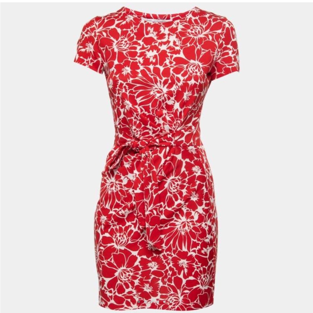 Diane Von Furstenberg Faux Wrap Zoe Dress in Red & White Floral Print. Size: 4 - Picture 9 of 9